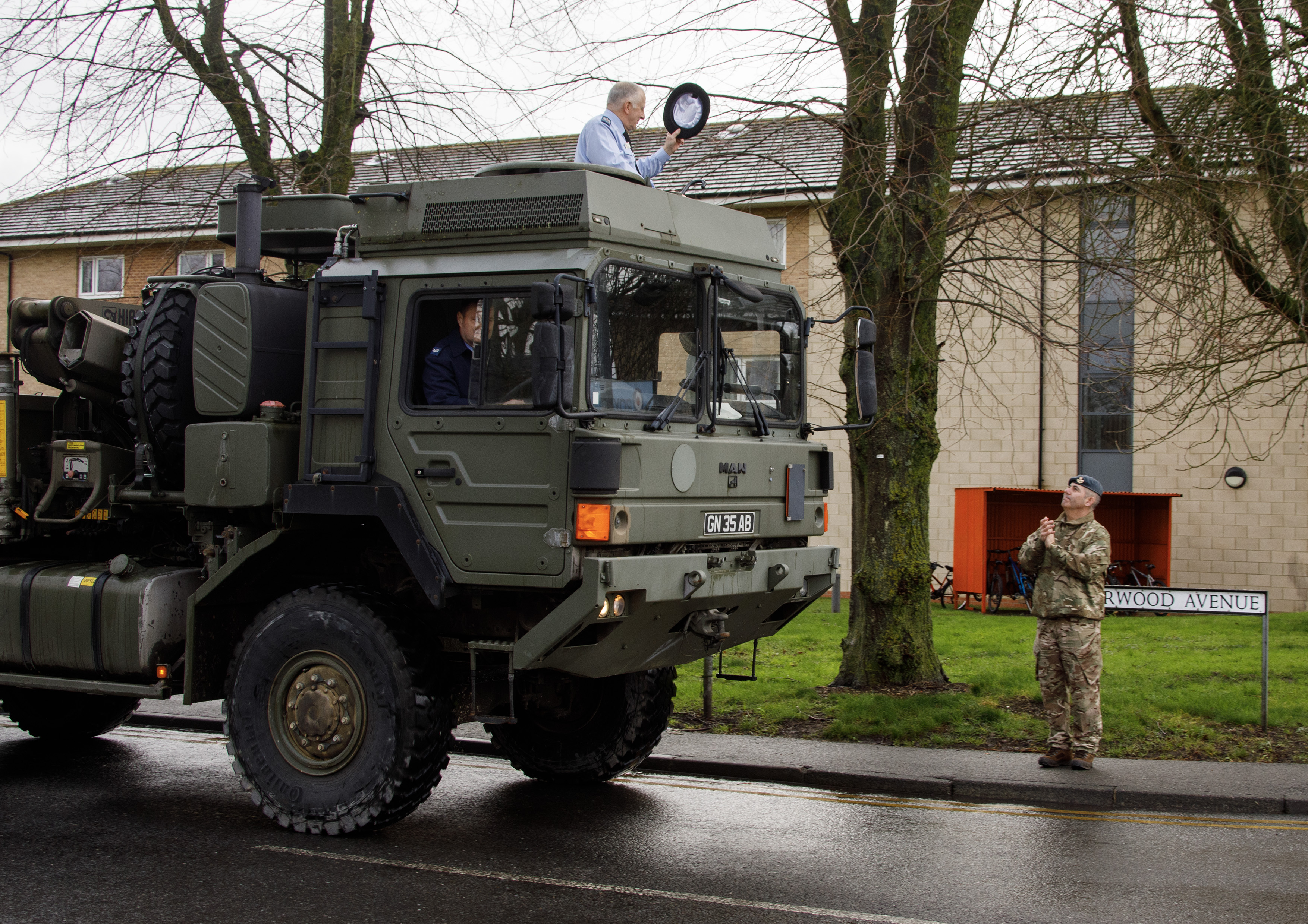 Photo: A fond farewell to Warrant Officer Andy Machell
